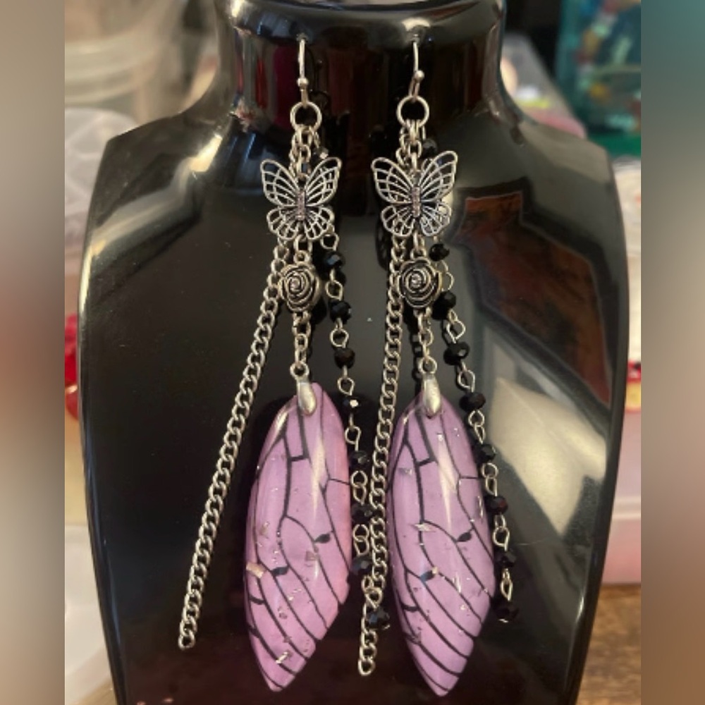 Source Unknown Butterfly Wing Earrings with Pink and Black